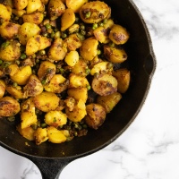 Skillet roasted potatoes (with green peas) - Quick & easy side / starter   Vegan & Gluten free
